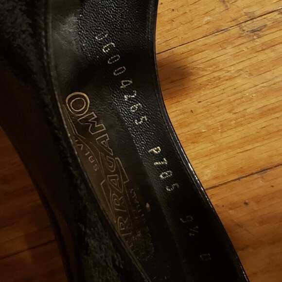 Designer Salvatore Ferragamo Black Patent Pumps Size 9.5 B - Picture 8 of 8